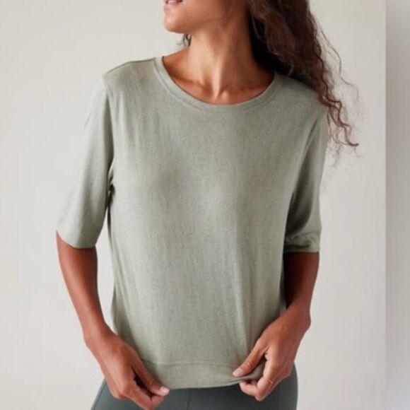 Athleta Tops - Athleta Sage Green Short Sleeve Tee
